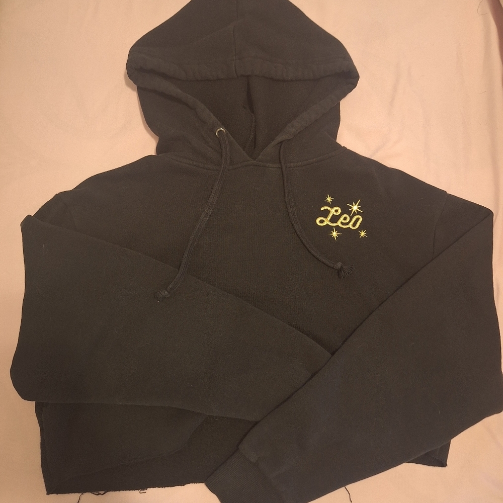 Dolls Kill Horoscopez Black and Gold Leo Cropped Hoodie